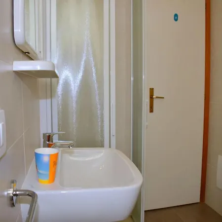 Cozy Seaview Flat - Beahost
